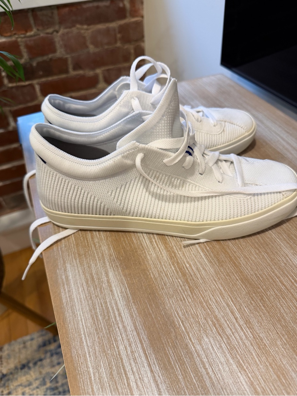 ROTHY’S THE LACE UP SNEAKER SIZE 9 all white excellent